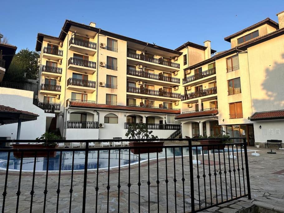 Spacious Fully Furnished Studio In Kavarna Apart Hotel Zewnętrze zdjęcie
